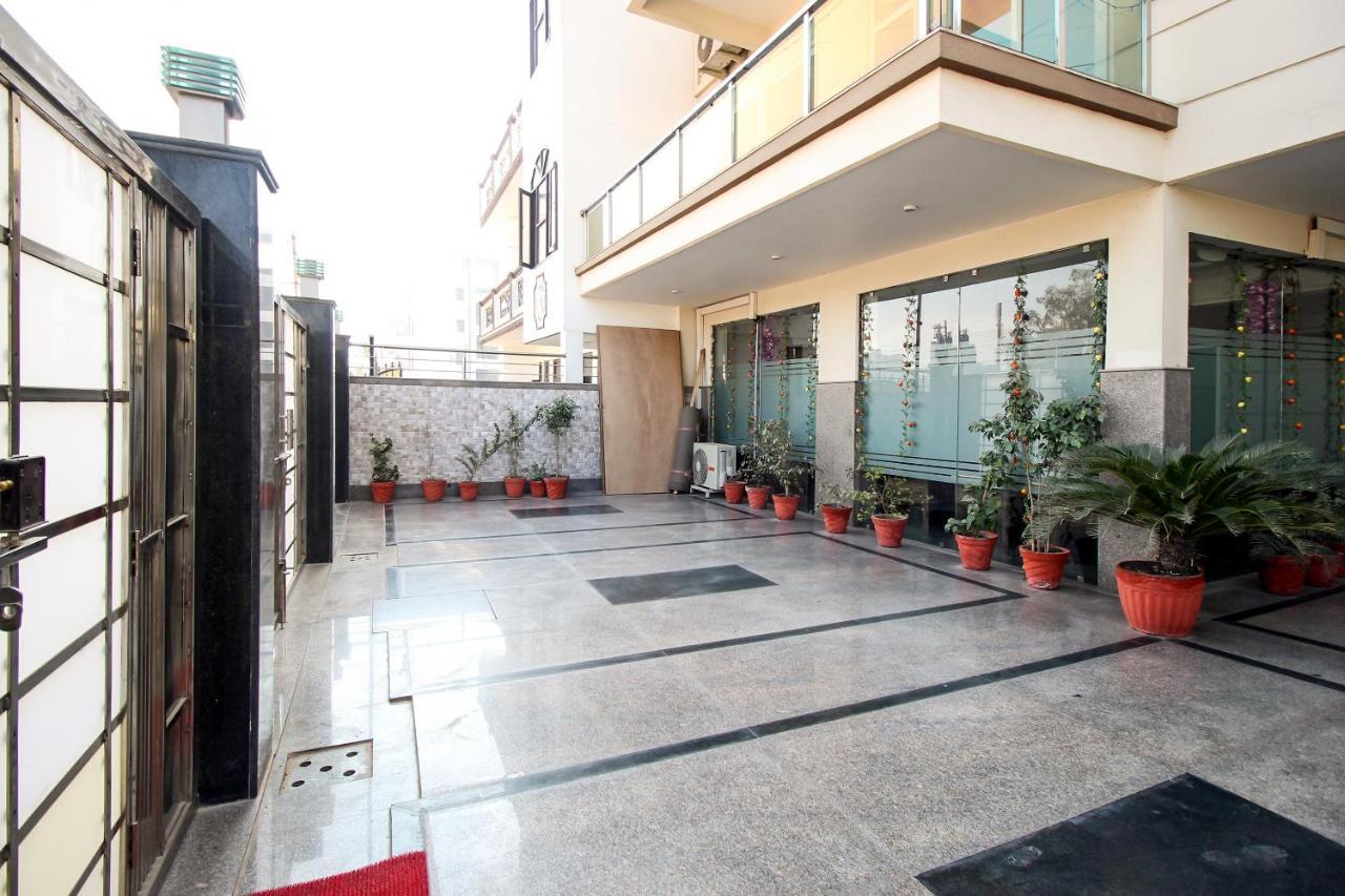 Oyo 8110 Nstay 31 Gurgaon Bagian luar foto