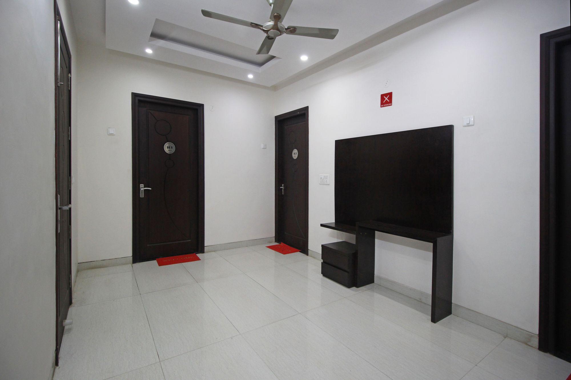 Oyo 8110 Nstay 31 Gurgaon Bagian luar foto